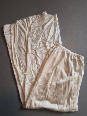 Vintage Dawn White Half Slip Size Medium Waist 27-29 Nylon Lace Trim Underskirt